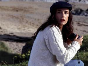 demi-moore cable knit sweater