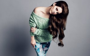 Lana-Del-Rey-Brunette-Sweater-Jeans-